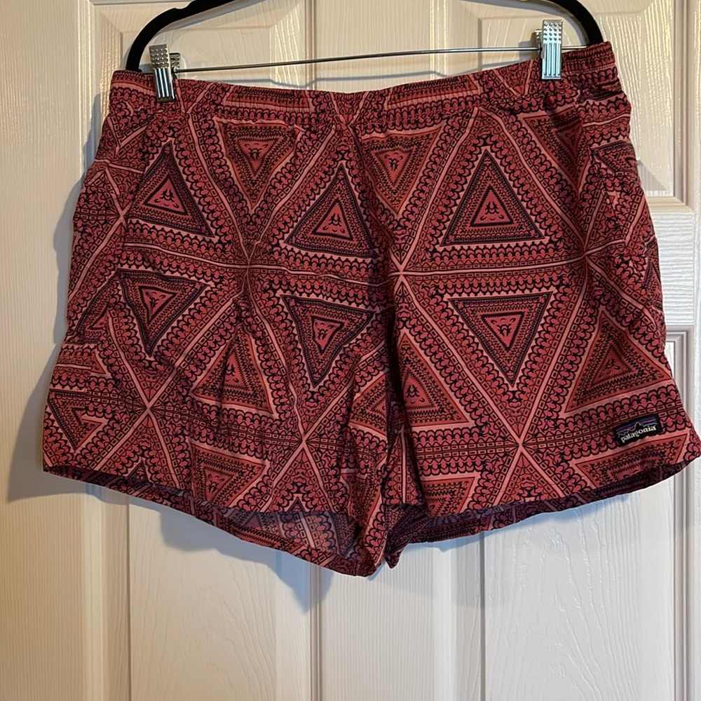 Patagonia Baggies women’s pink 4” inseam hiking shorts size XL